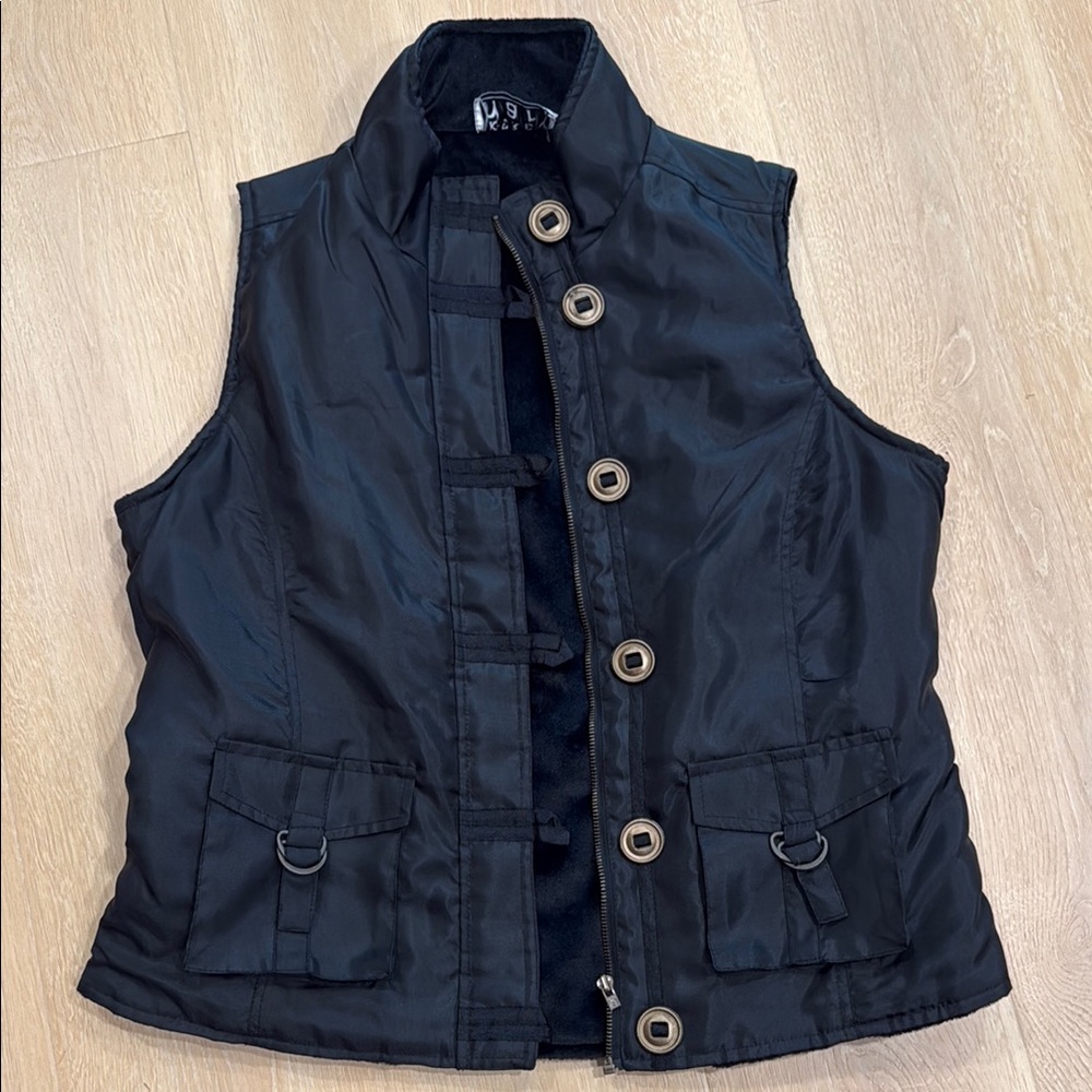 KEREN hart Black Vest with Button Details
